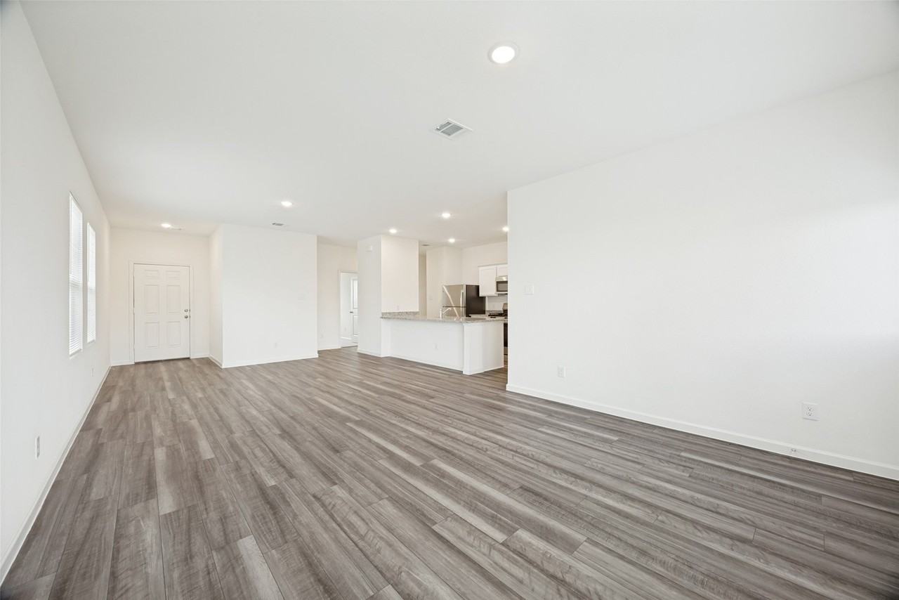 1325 Elliott Rd - Photo 5 of 27