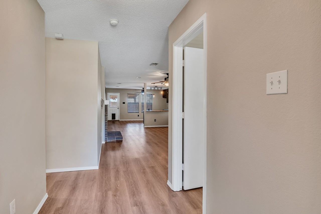 2124 Blanco Ln - Photo 4 of 25