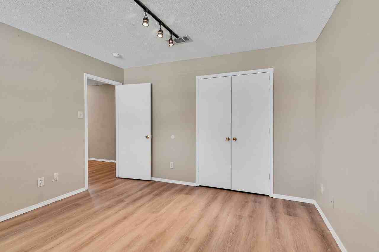2124 Blanco Ln - Photo 6 of 25