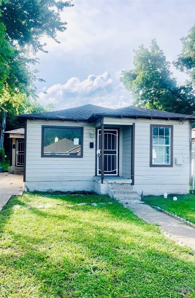 3529 Herrling St - Photo 2 of 8