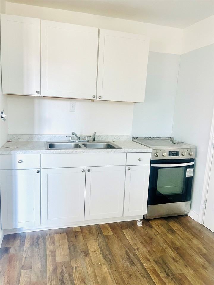3529 Herrling St - Photo 3 of 8