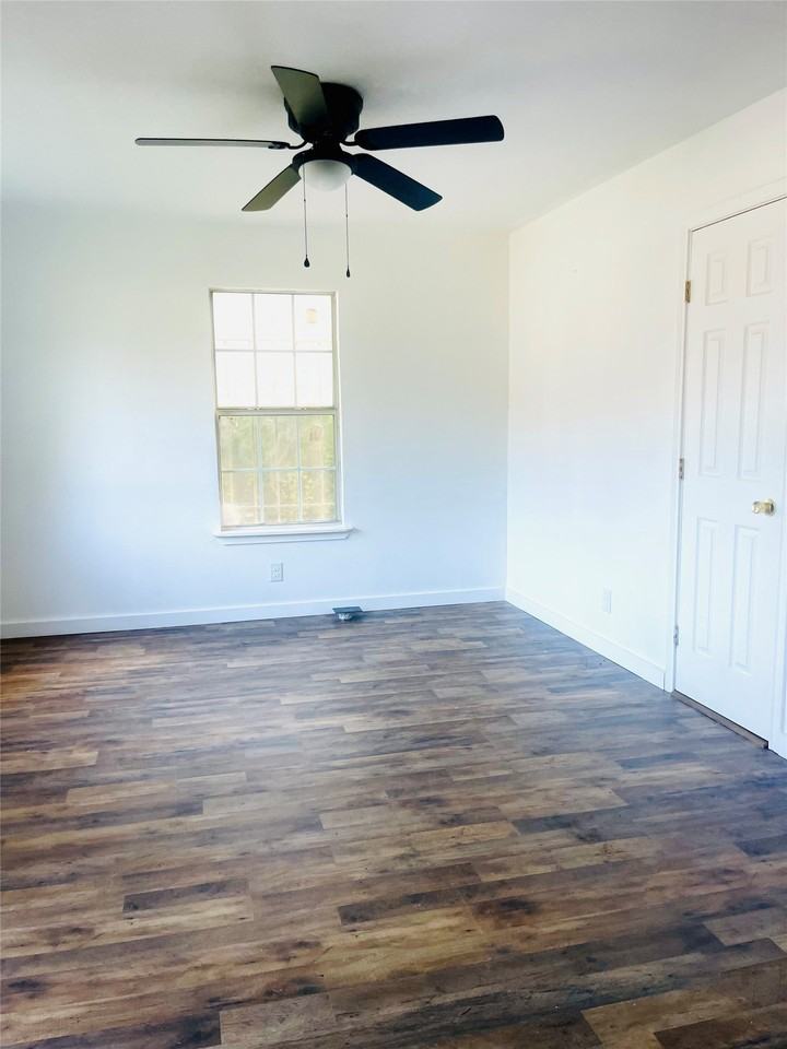 3529 Herrling St - Photo 4 of 8