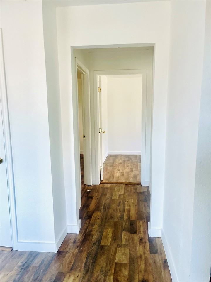 3529 Herrling St - Photo 5 of 8