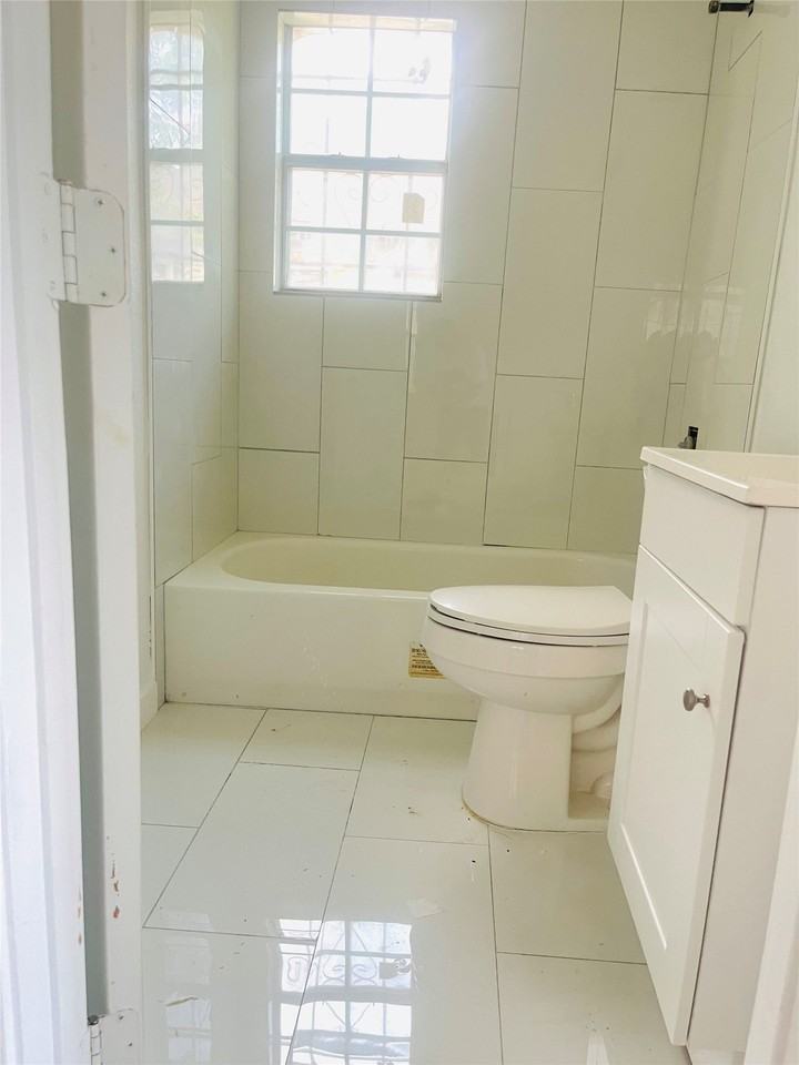 3529 Herrling St - Photo 7 of 8