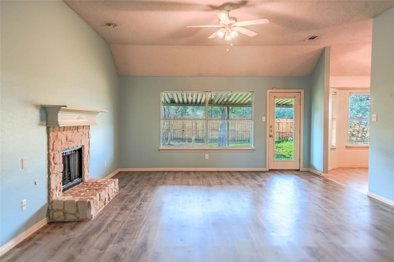 1019 Telluride Dr - Photo 3 of 21