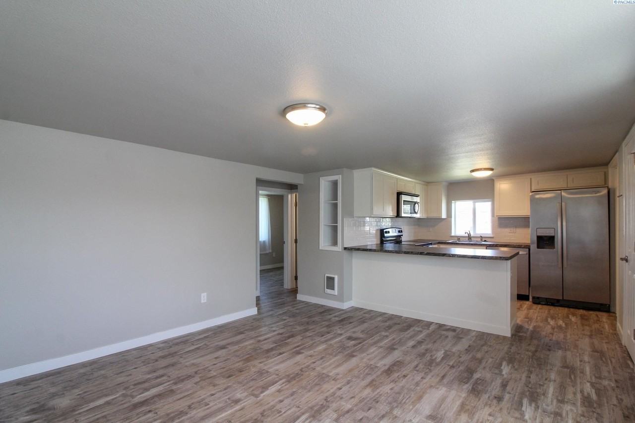103 Casey Ave - Photo 2 of 16
