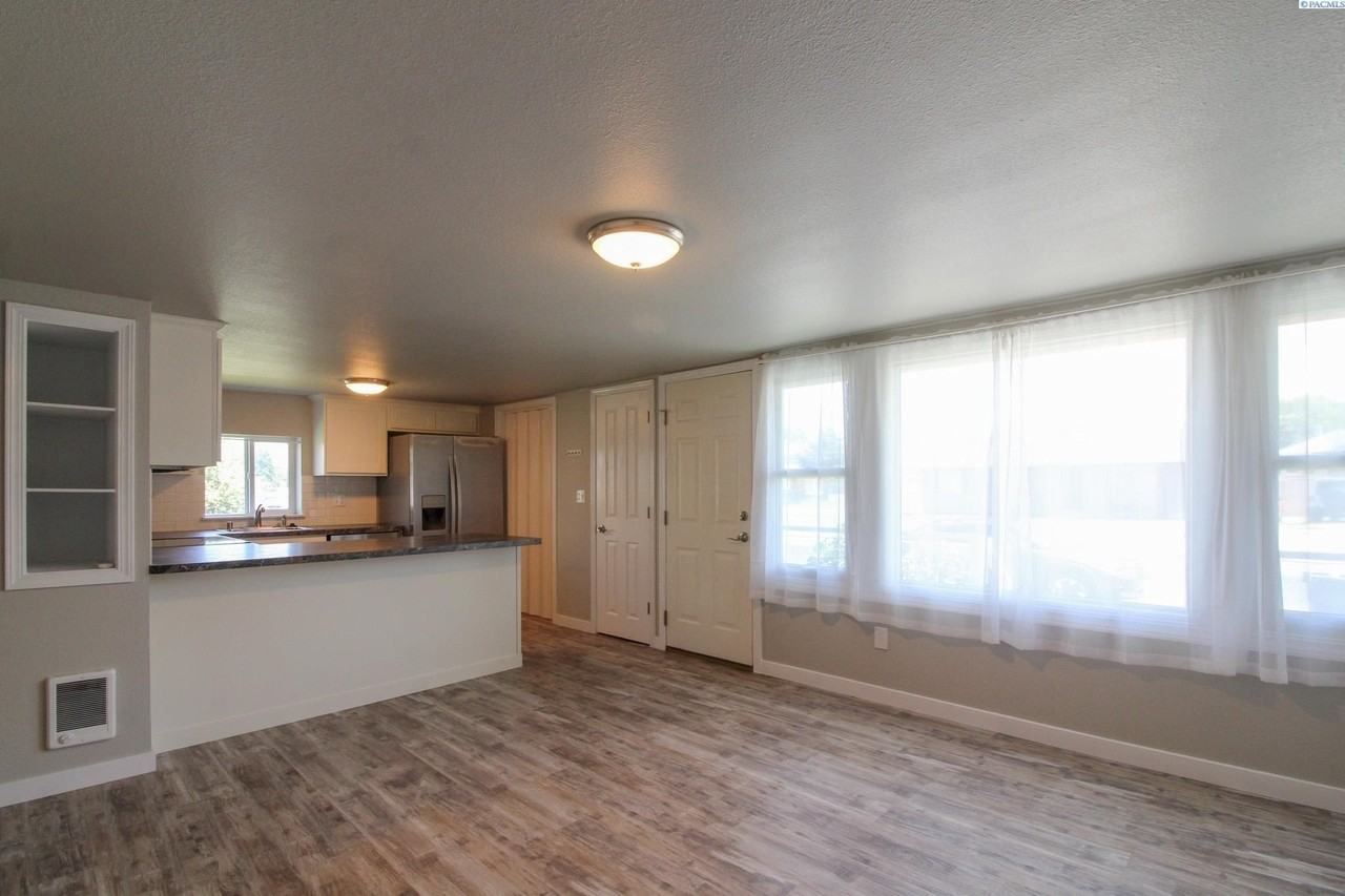 103 Casey Ave - Photo 3 of 16
