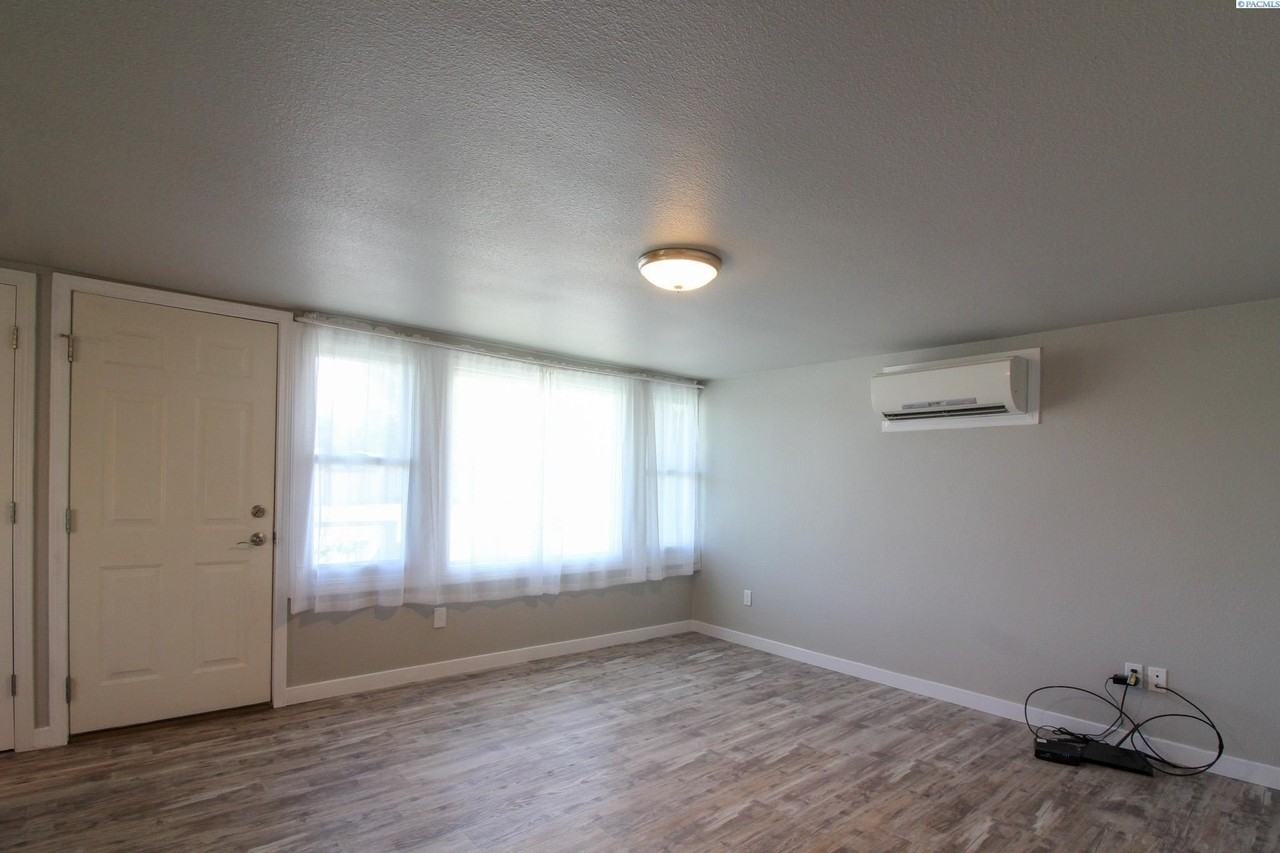 103 Casey Ave - Photo 4 of 16