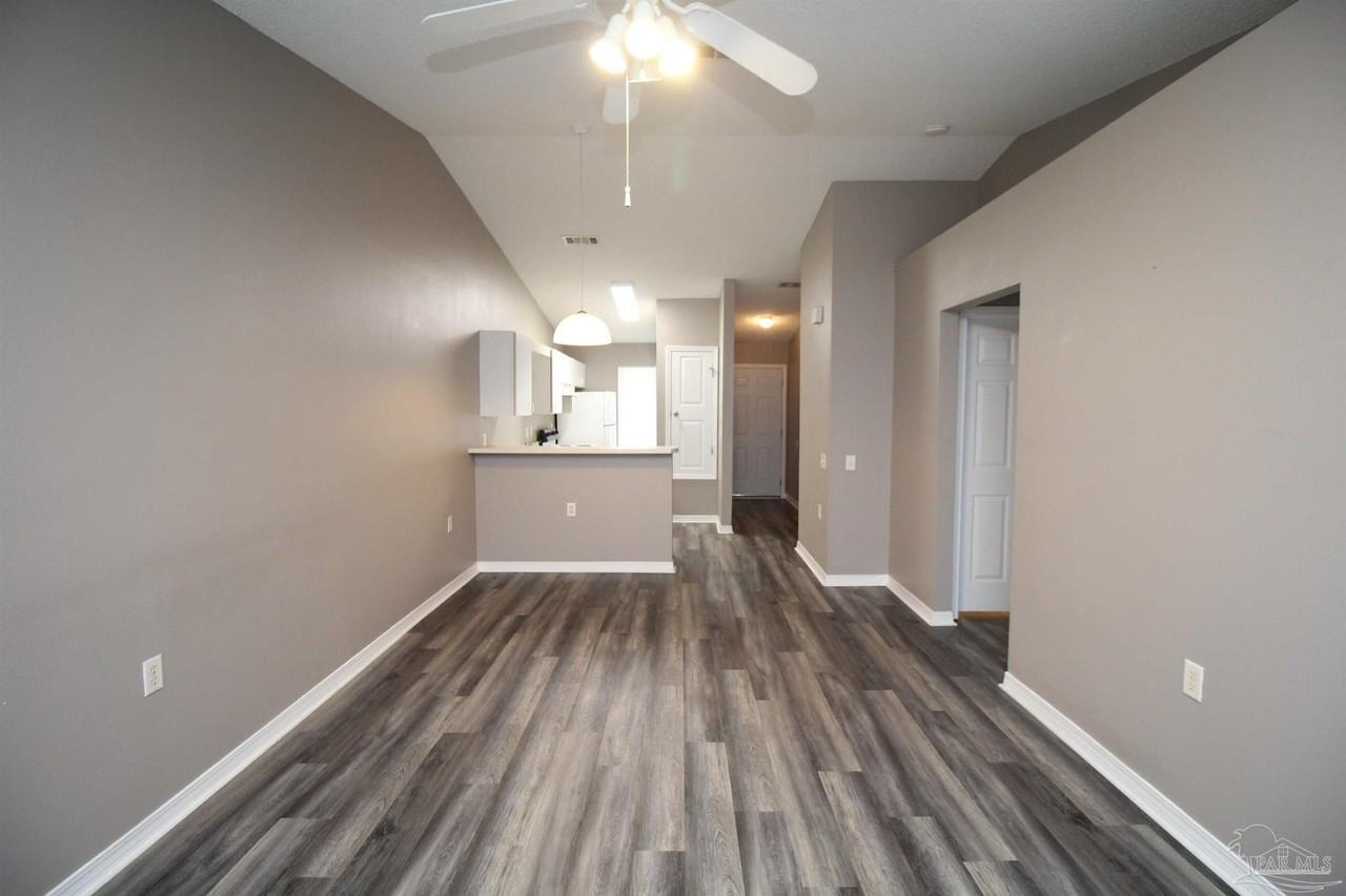 309 Loveland Cir - Photo 2 of 13