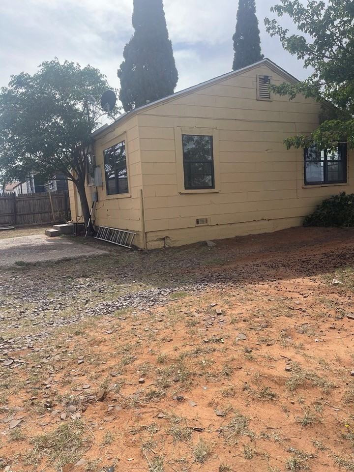 1101 W Kentucky Ave - Photo 3 of 10
