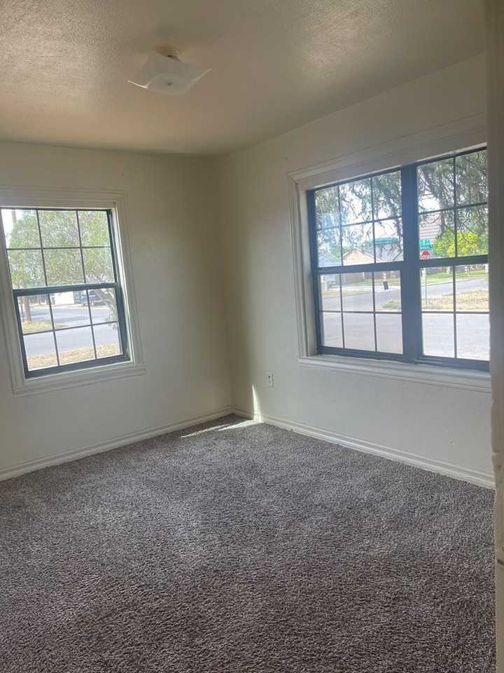 1101 W Kentucky Ave - Photo 5 of 10