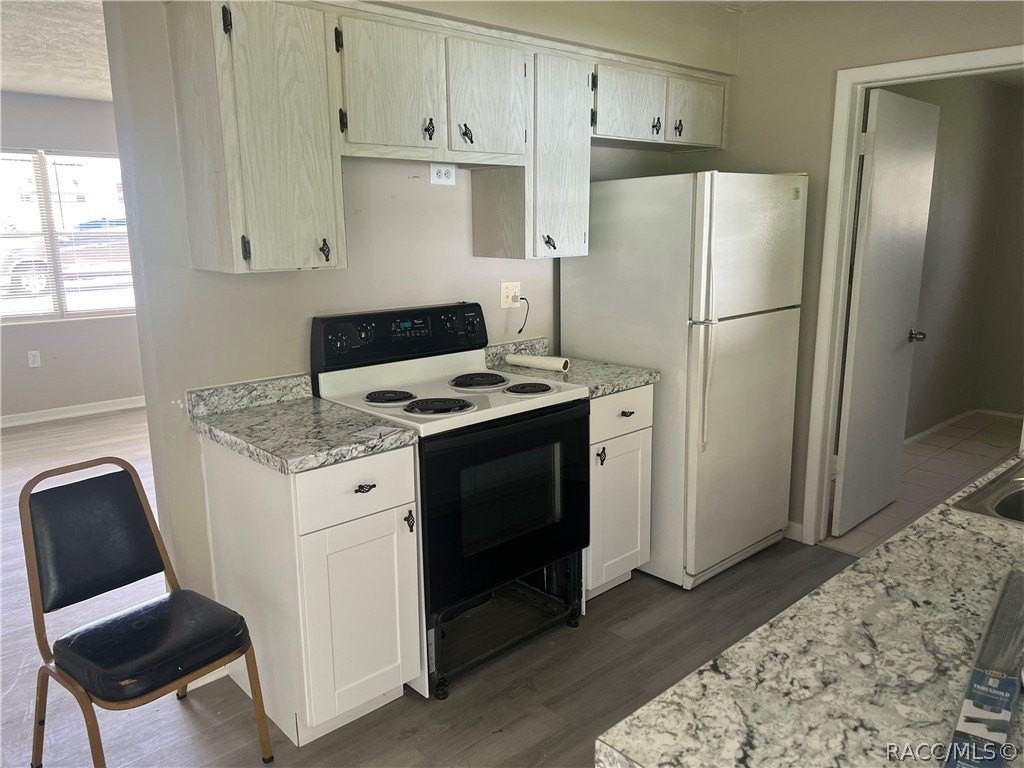 104 S Adams St - Photo 3 of 12
