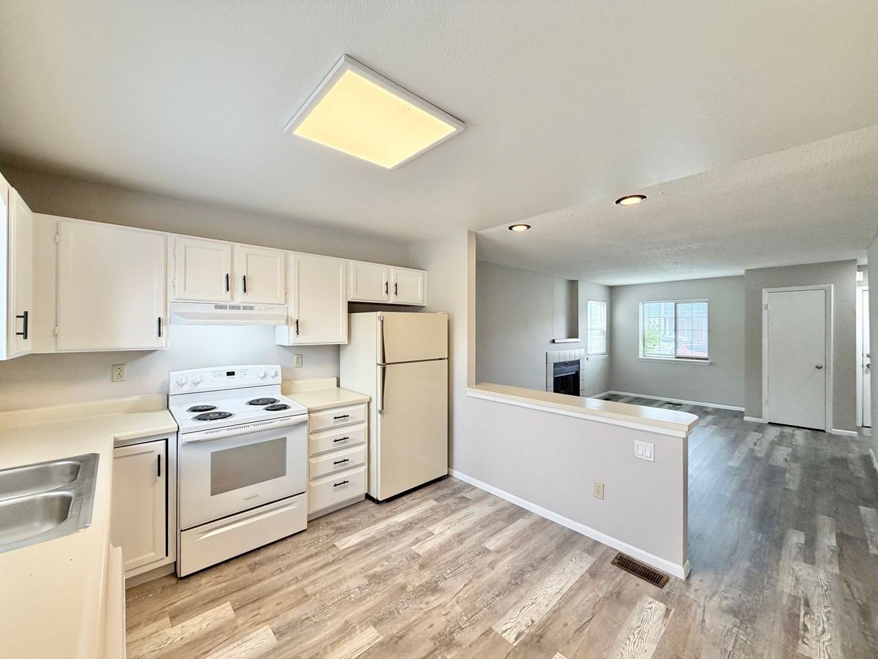 2340 Split Rock Dr - Photo 3 of 7