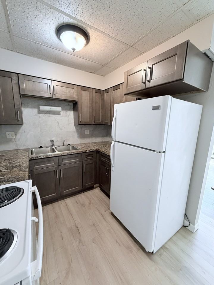 104 6th St Ne #1 - Photo 2 of 10