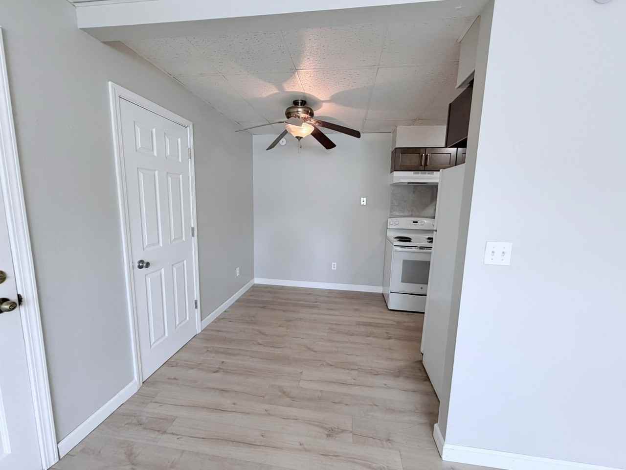 104 6th St Ne #1 - Photo 3 of 10