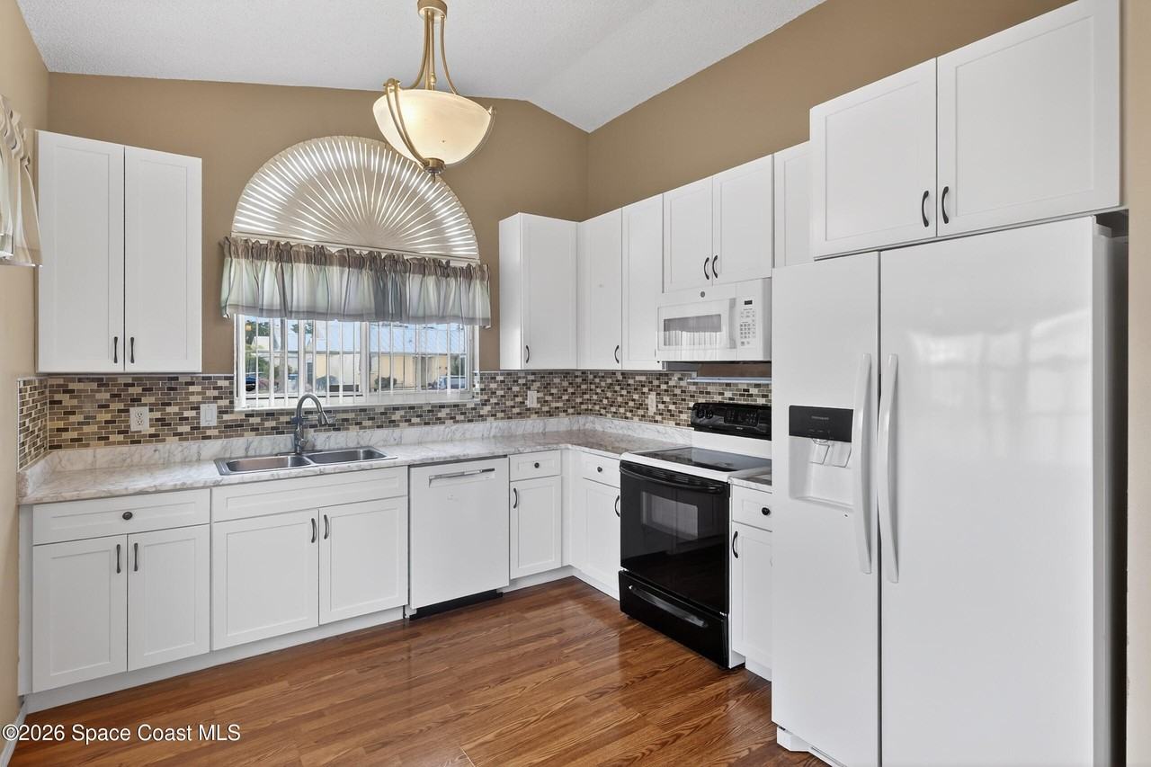 1924 Sugarberry Ct Ne - Photo 4 of 15