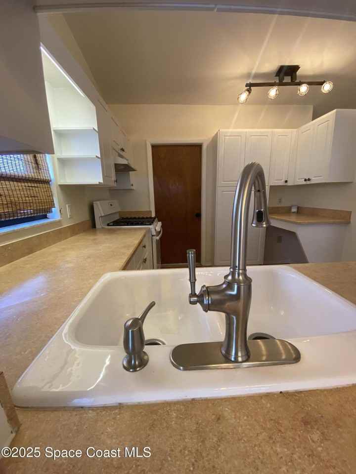 3694 Hardwood Ct - Photo 6 of 19