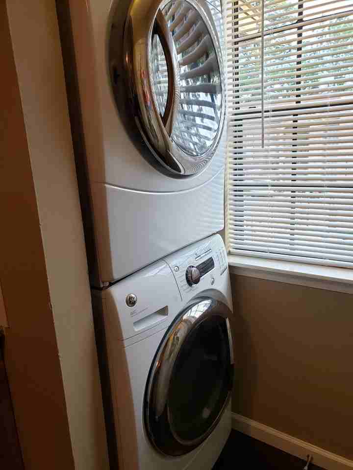 2402 Sycamore Ave #E8 - Photo 5 of 8