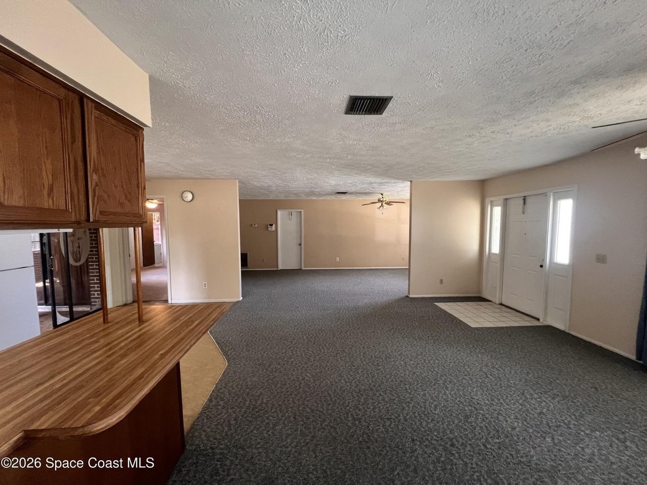 1586 Wacker Ave Se - Photo 3 of 20
