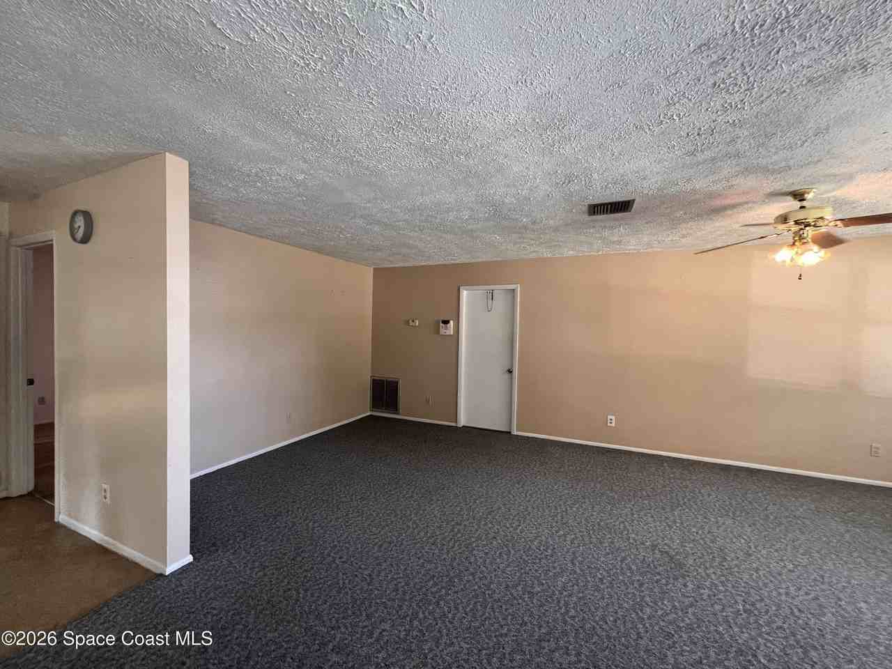 1586 Wacker Ave Se - Photo 4 of 20