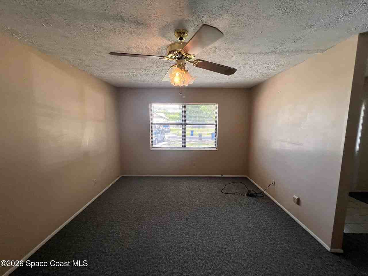 1586 Wacker Ave Se - Photo 5 of 20