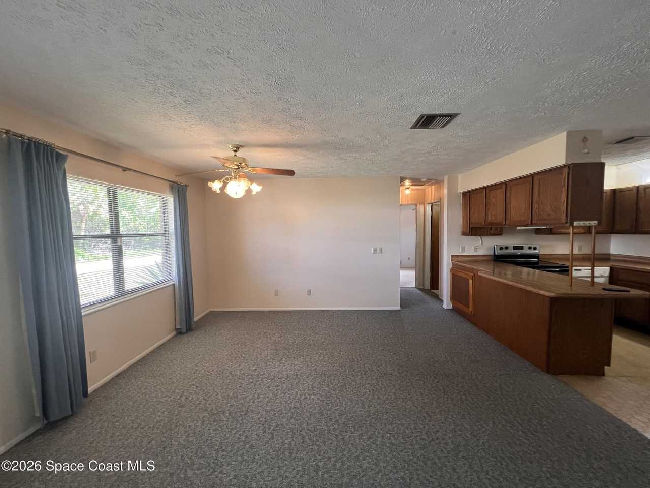 1586 Wacker Ave Se - Photo 6 of 20