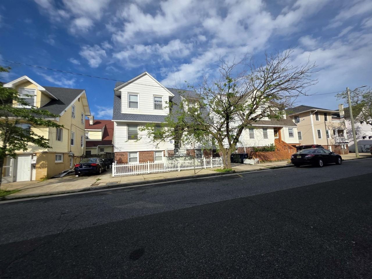 45 N Windsor Ave - Photo 2 of 14
