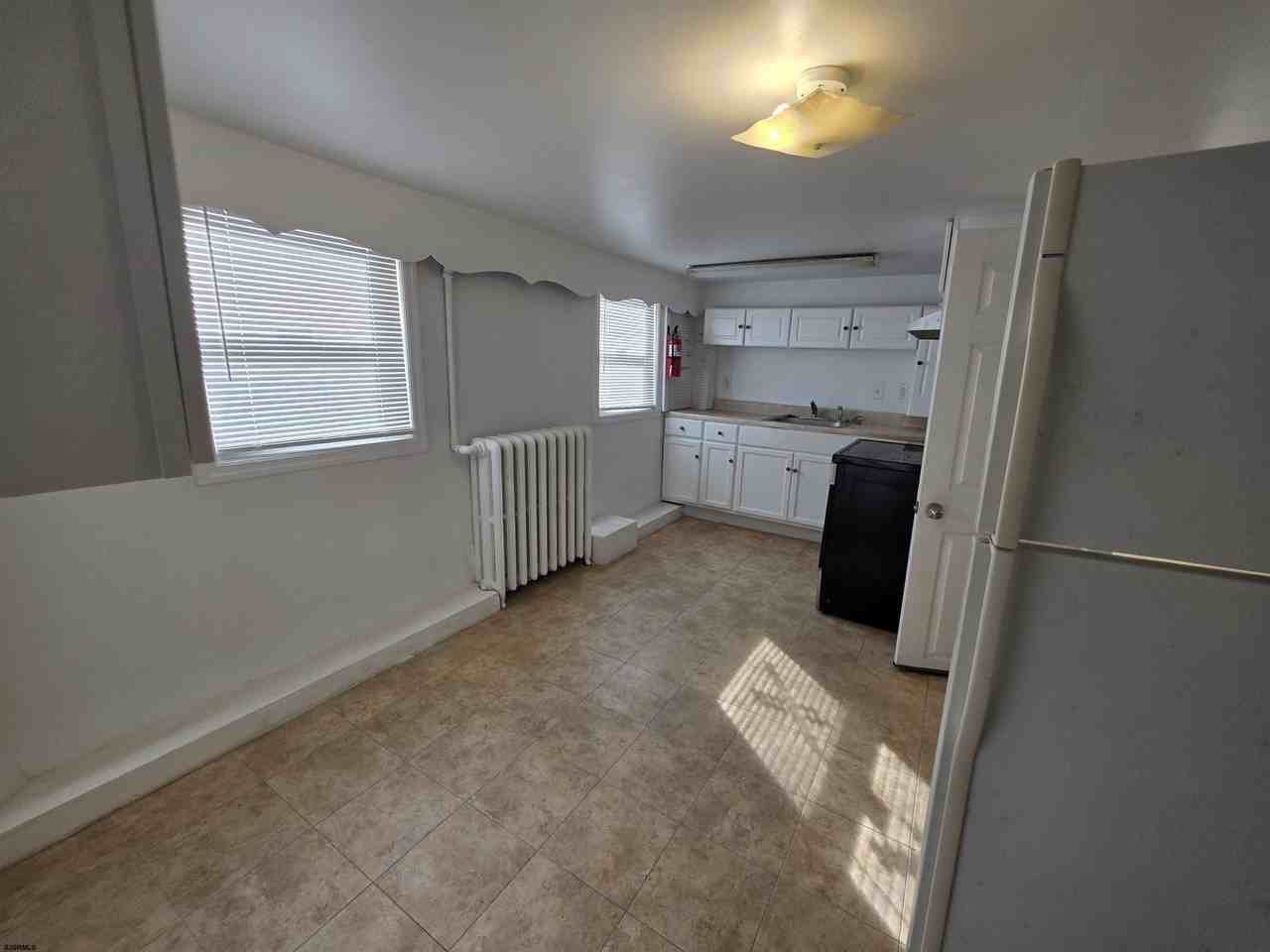 45 N Windsor Ave - Photo 3 of 14