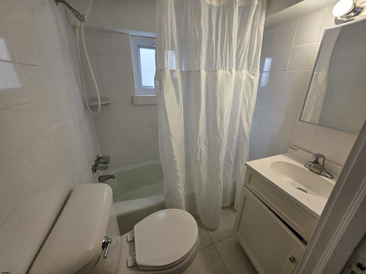 45 N Windsor Ave - Photo 4 of 14