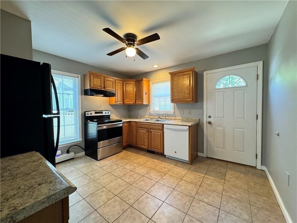 180 Berkshire St - Photo 4 of 20