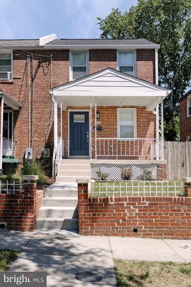 632 Faraday Pl Ne - Photo 2 of 35