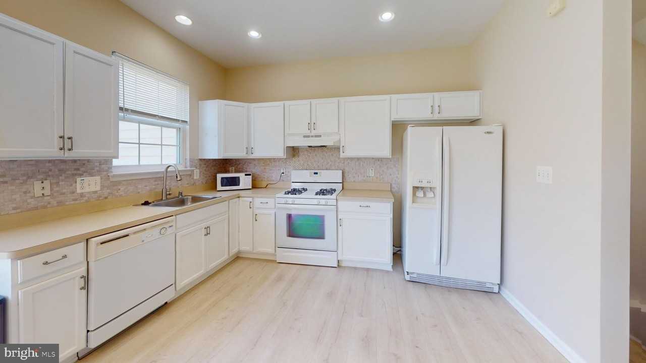 169 Danbury St Sw - Photo 3 of 17