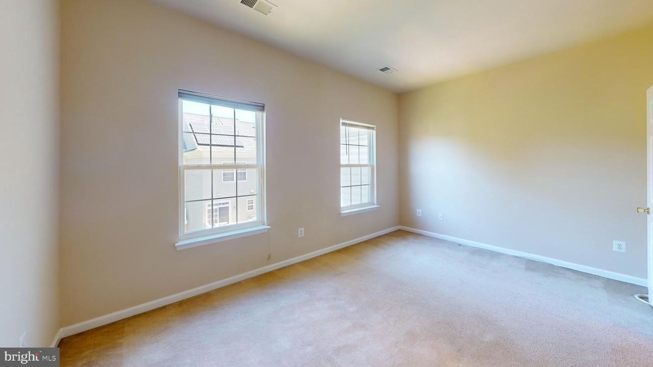 169 Danbury St Sw - Photo 5 of 17