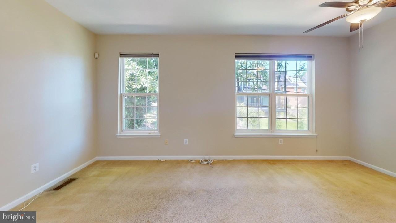 169 Danbury St Sw - Photo 6 of 17