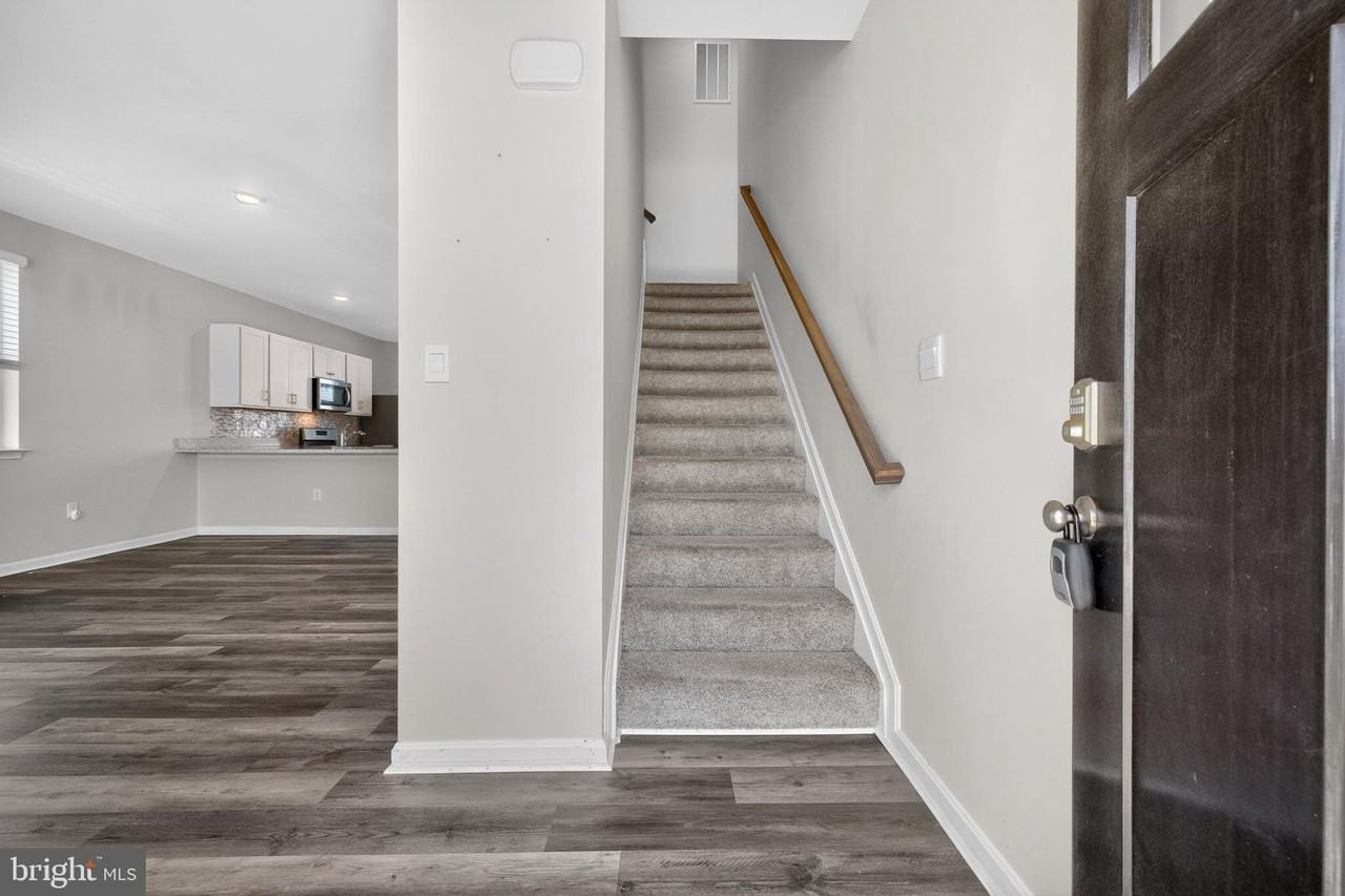 525 Little Eden Way - Photo 4 of 34
