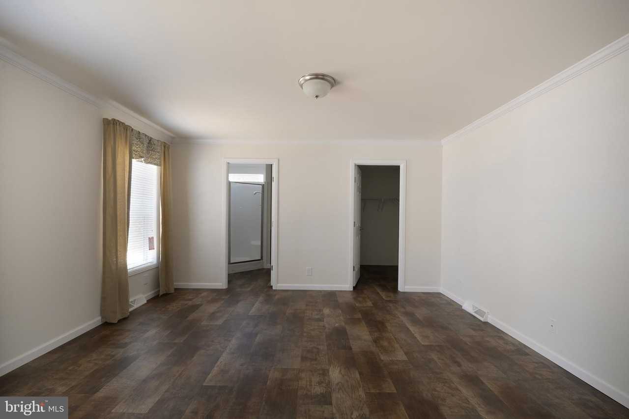 11 Edgewater Dr - Photo 4 of 7