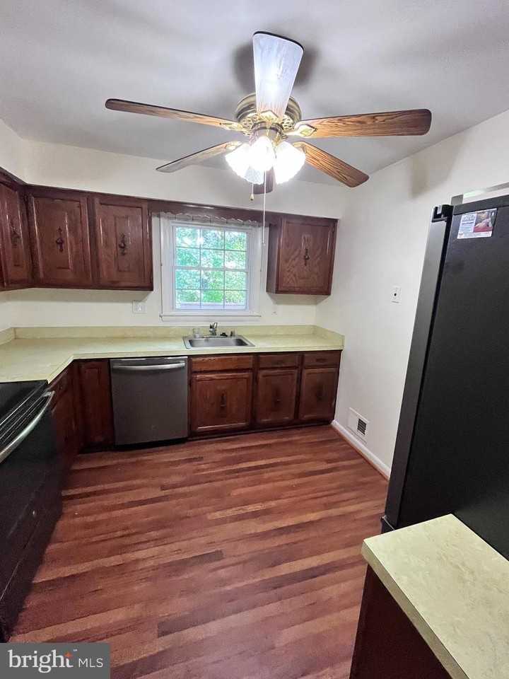 10959 Beechwood Ct - Photo 6 of 10