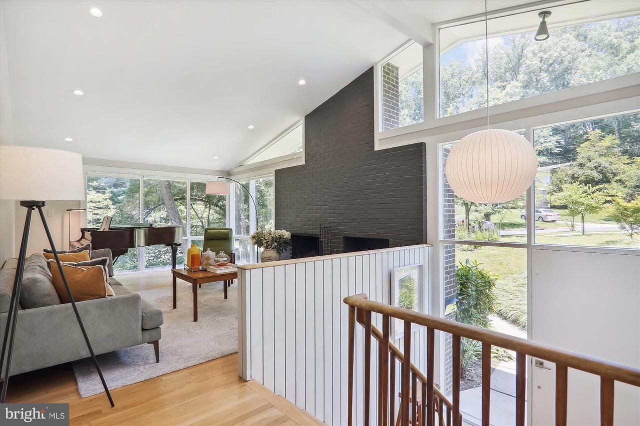 3945 Rickover Rd - Photo 4 of 43