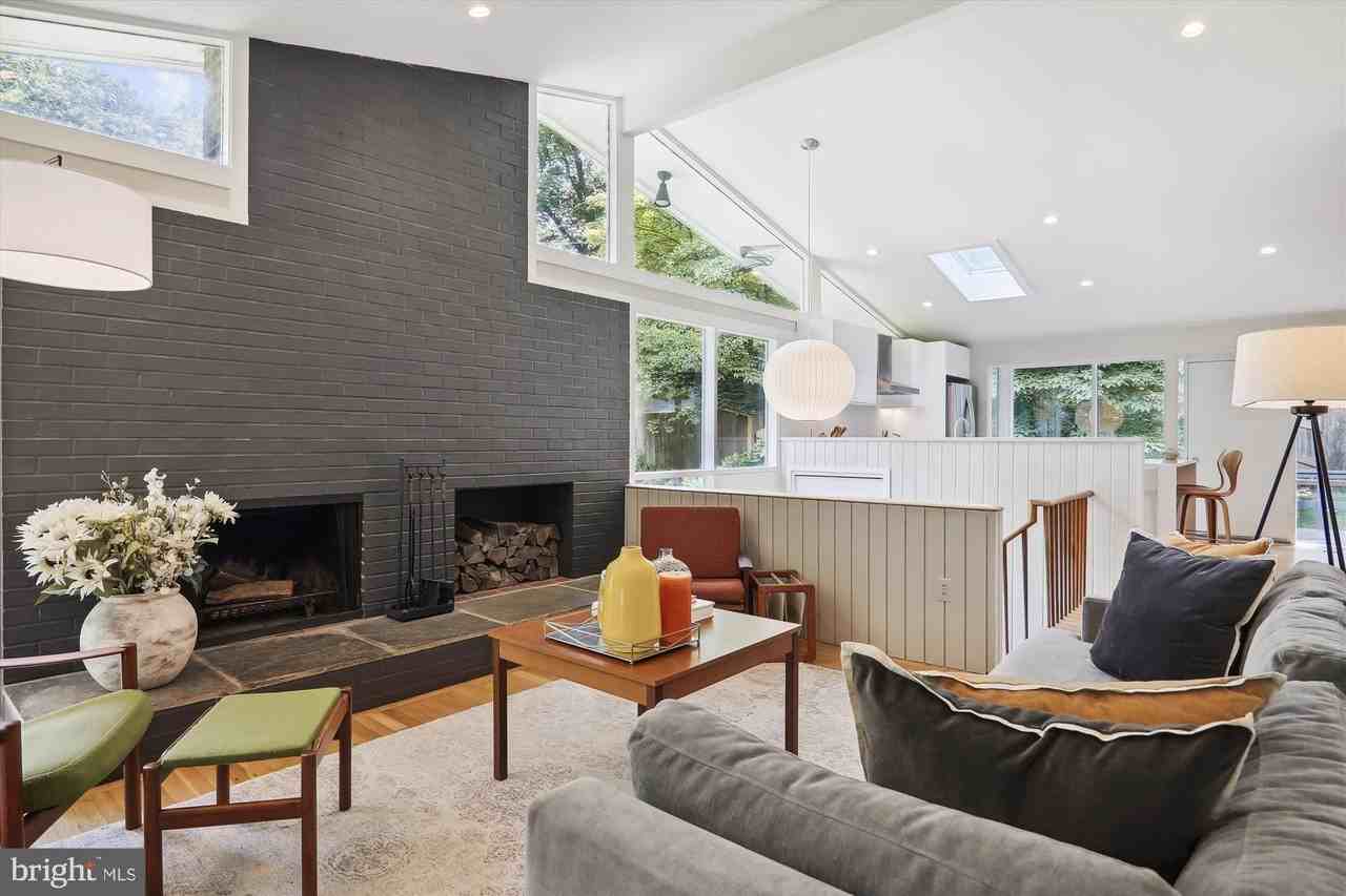 3945 Rickover Rd - Photo 6 of 43