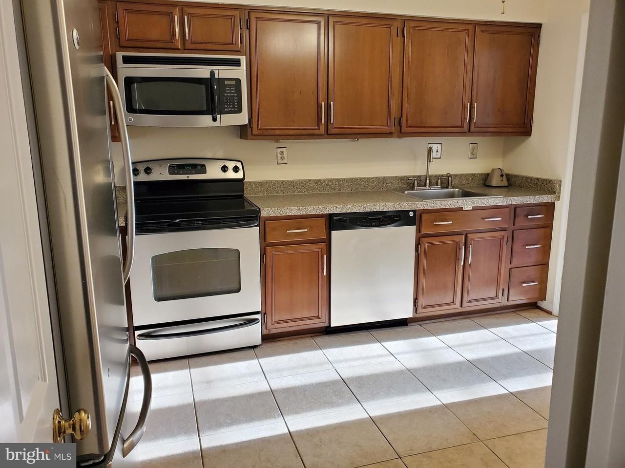15322 Manor Village Ln - Photo 3 of 13