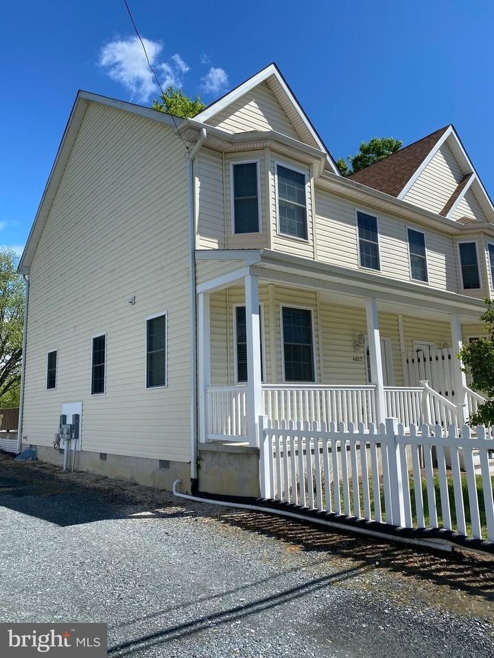 4819 Main St - Photo 2 of 20
