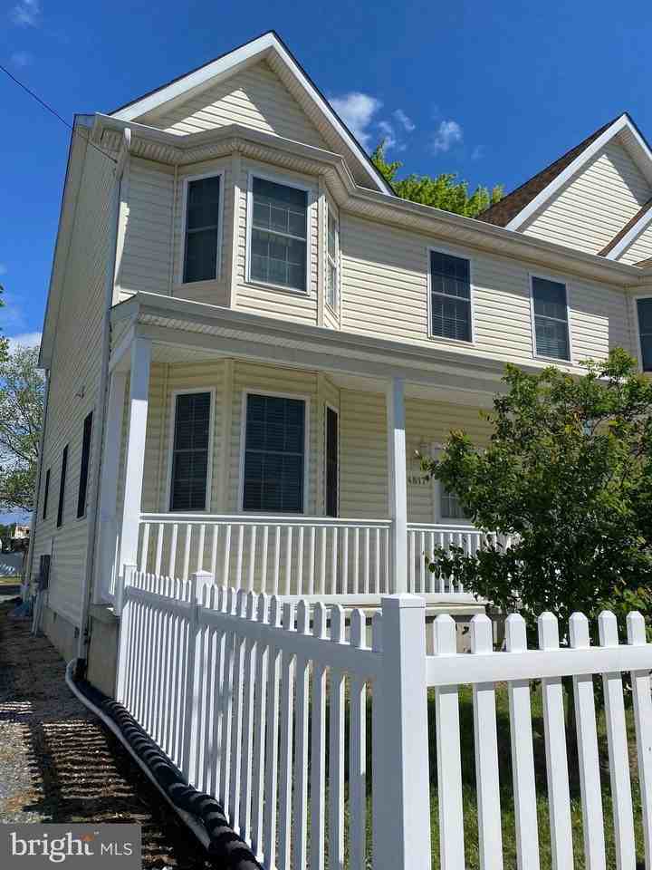 4819 Main St - Photo 3 of 20