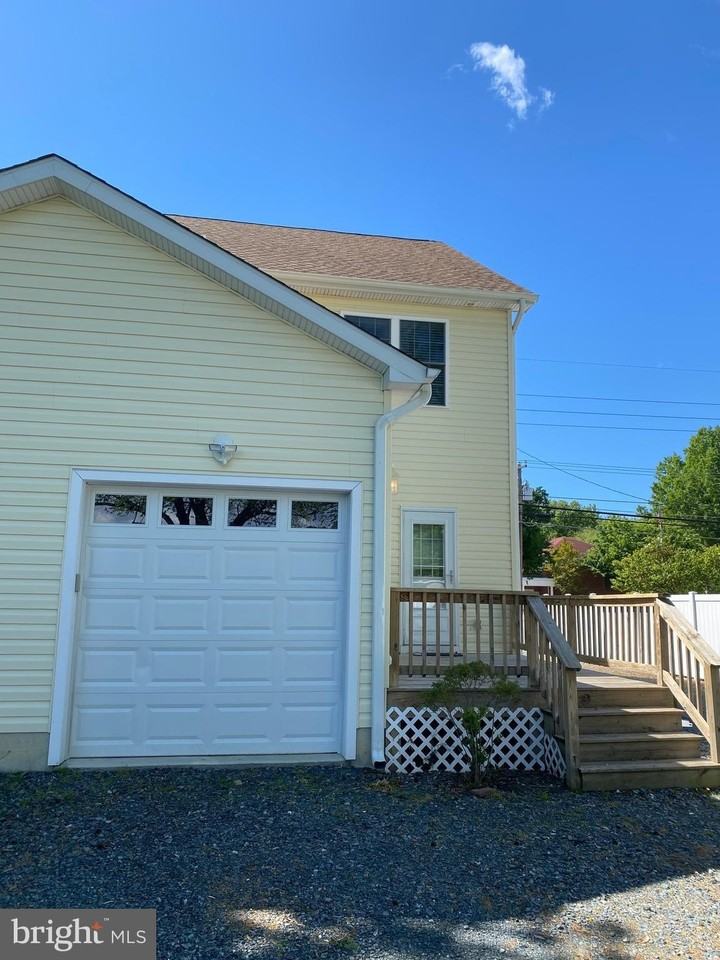 4819 Main St - Photo 4 of 20