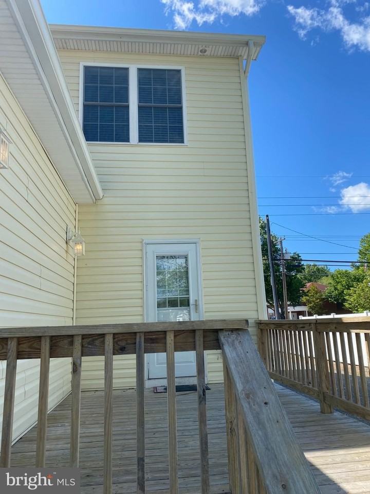 4819 Main St - Photo 5 of 20