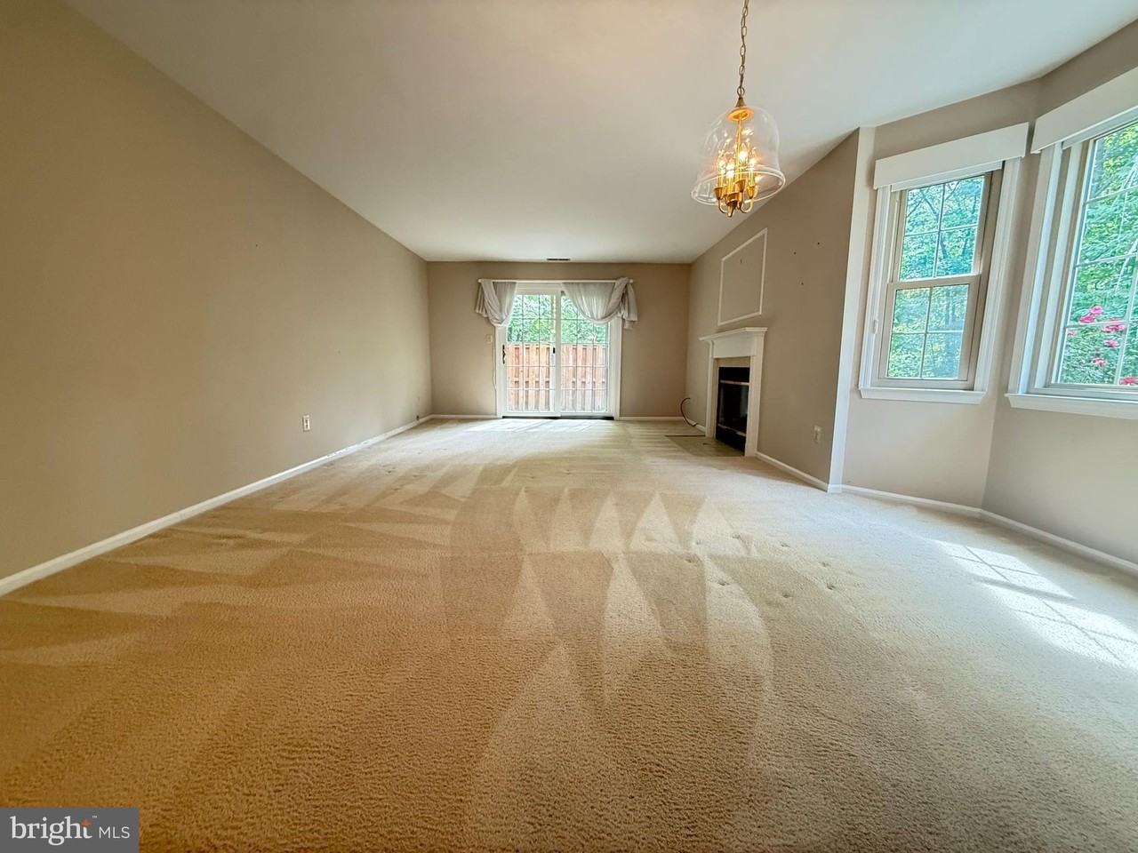 3705 Waltham Ct - Photo 5 of 17