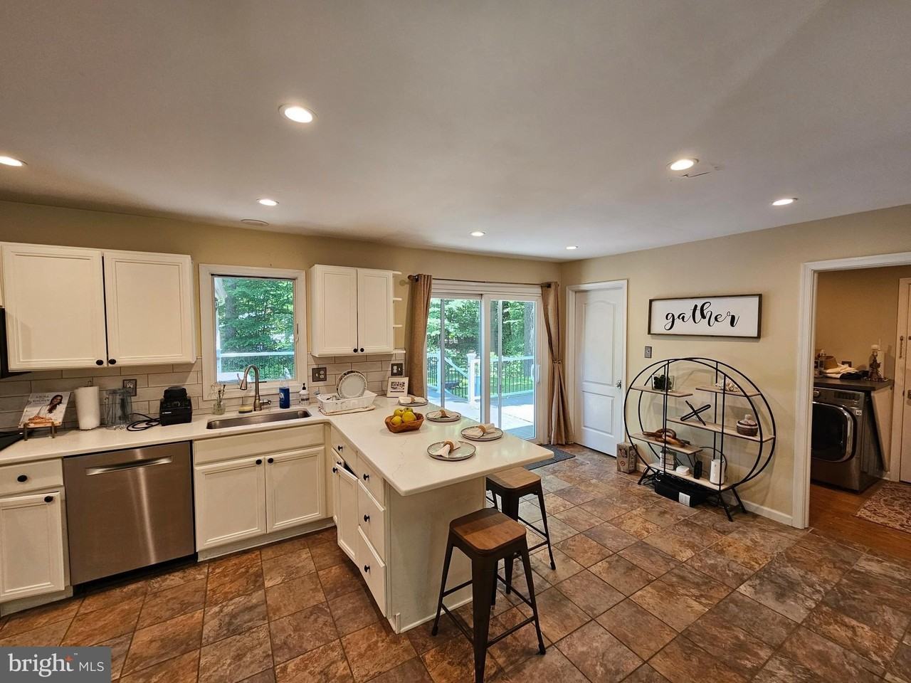 1244 Reed Ln - Photo 5 of 30