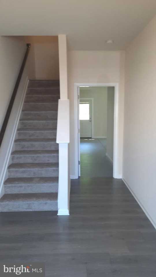 929 Admirals Quay Dr - Photo 3 of 18