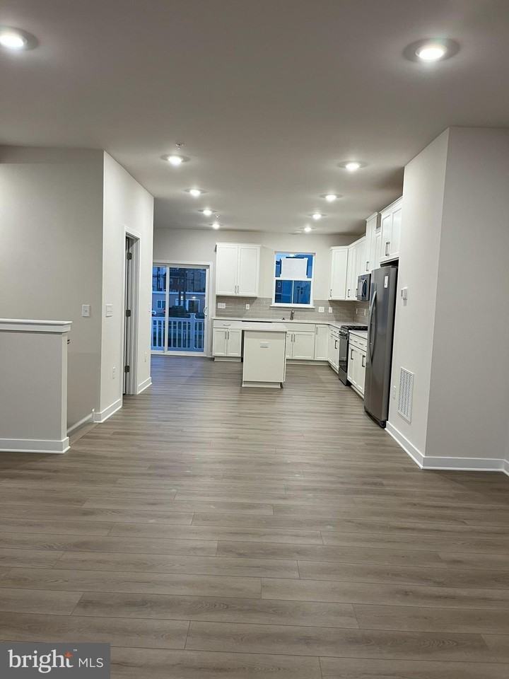 507 Titanium St - Photo 2 of 46