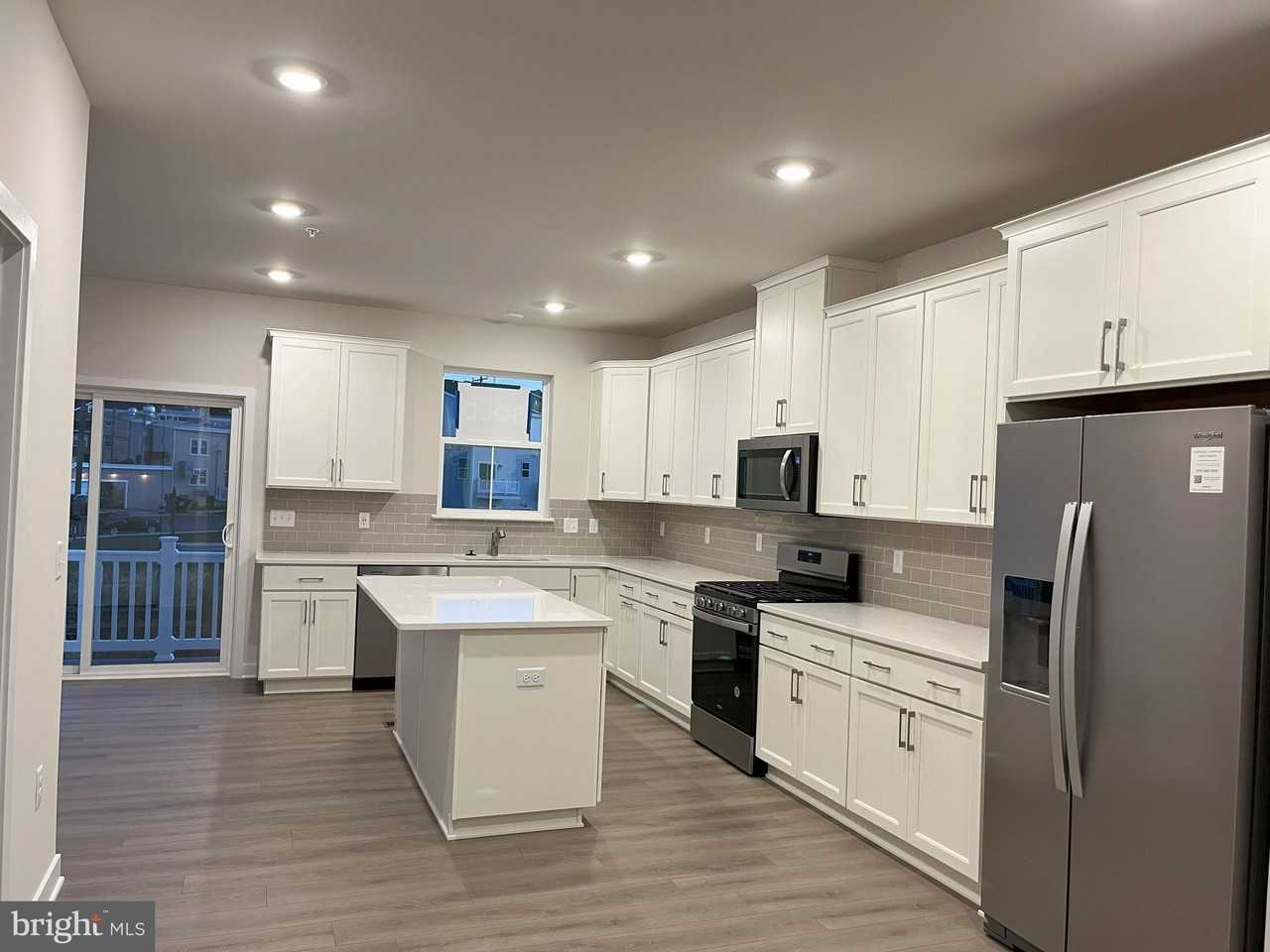 507 Titanium St - Photo 5 of 46