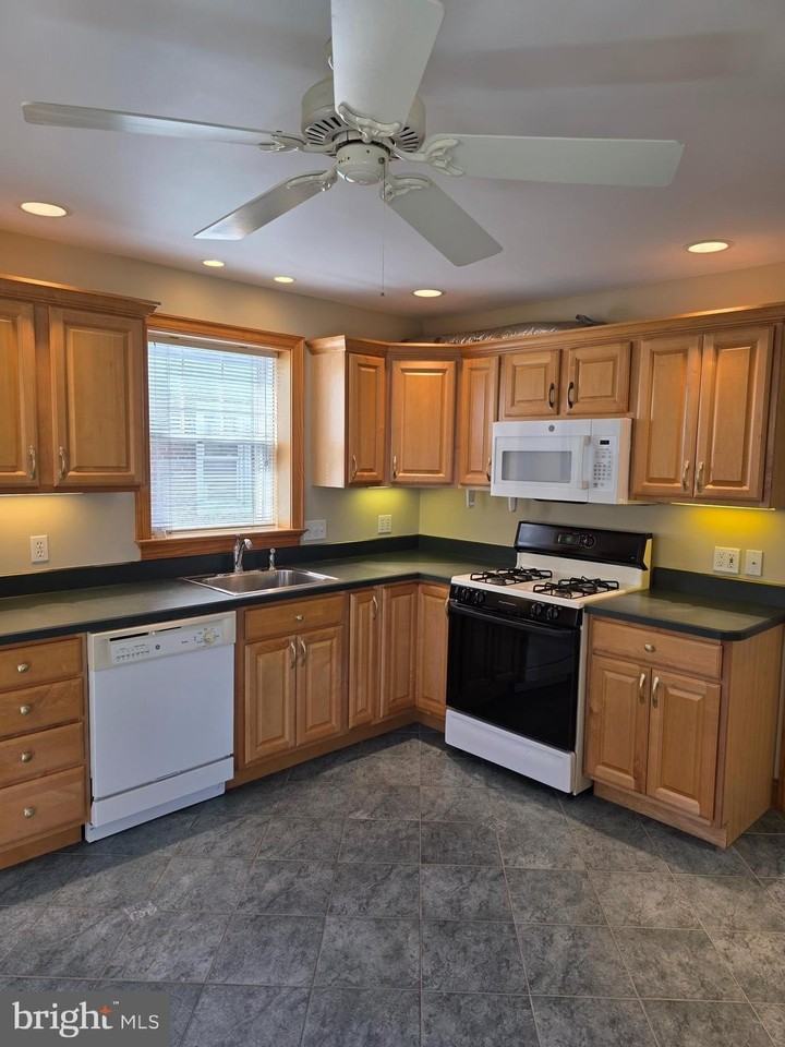 605 S Eagle Rd - Photo 2 of 25